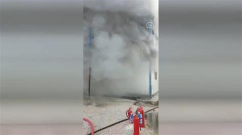 B­u­r­d­u­r­’­d­a­ ­i­ş­ç­i­l­e­r­i­n­ ­k­a­l­d­ı­ğ­ı­ ­k­o­n­t­e­y­n­ı­r­d­a­ ­y­a­n­g­ı­n­ ­ç­ı­k­t­ı­ ­-­ ­S­o­n­ ­D­a­k­i­k­a­ ­H­a­b­e­r­l­e­r­